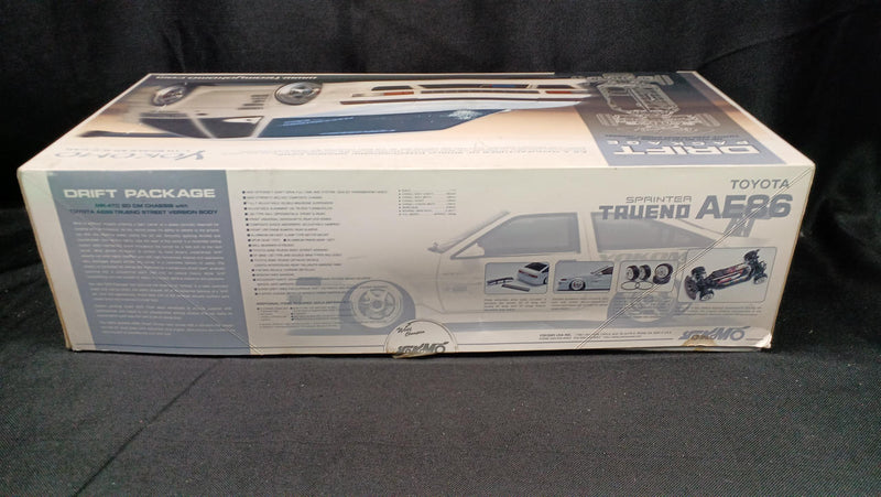 Carica immagine in Galleria Viewer, YOKOMO 1/10 Toyota AE86 R/C Car - Used