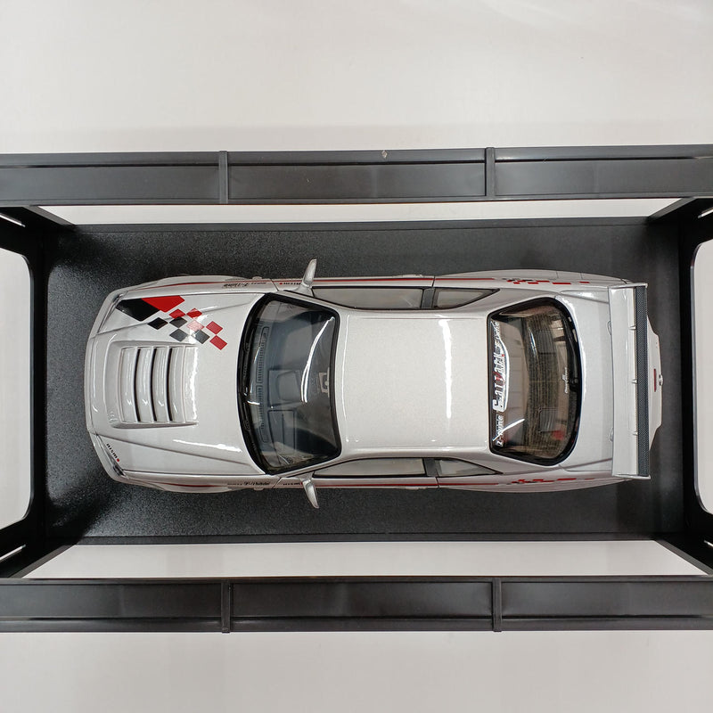 Laden Sie das Bild in Galerie -Viewer, AUTOart 1/18 SKYLINE GTR (R34) Z-TUNE Scale Model - Used