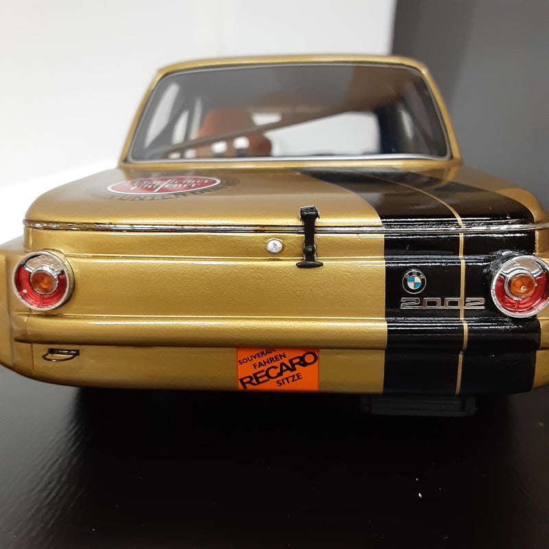 Laden Sie das Bild in Galerie -Viewer, SPARK 18SG004 BMW M6 GT3 #63 DRM Warsteiner 1/18 Diecast Car– Used