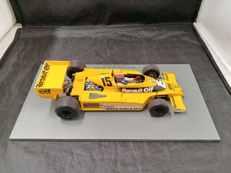 Laden Sie das Bild in Galerie -Viewer, MINIMAX SPARK 18S371 Porsche 911 RSR 1/18 Scale Model Car– Used