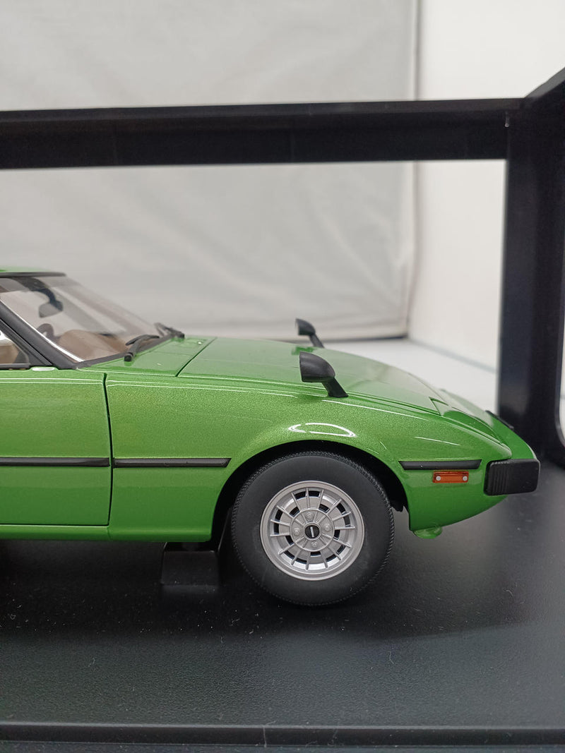 Load image into Gallery viewer, AUTOart MAZDA SAVANNA RX-7 (SA) Mach Green Metallic 1/18 Scale– Used