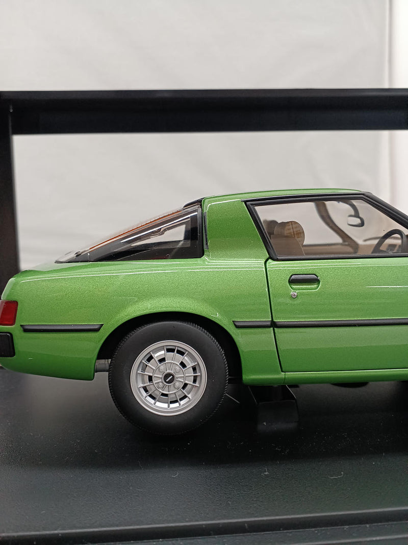 Load image into Gallery viewer, AUTOart MAZDA SAVANNA RX-7 (SA) Mach Green Metallic 1/18 Scale– Used