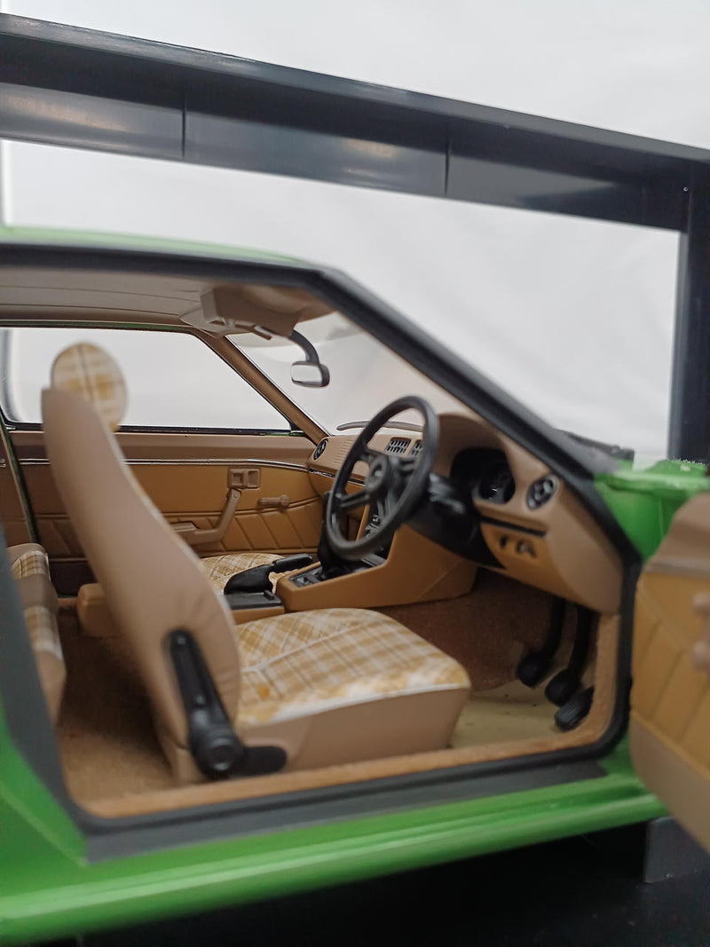 Load image into Gallery viewer, AUTOart MAZDA SAVANNA RX-7 (SA) Mach Green Metallic 1/18 Scale– Used