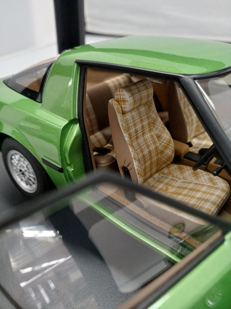 Load image into Gallery viewer, AUTOart MAZDA SAVANNA RX-7 (SA) Mach Green Metallic 1/18 Scale– Used