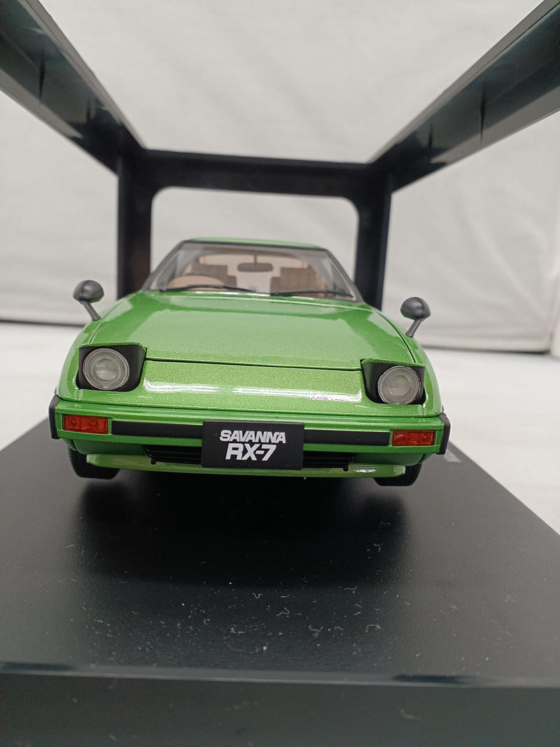 Load image into Gallery viewer, AUTOart MAZDA SAVANNA RX-7 (SA) Mach Green Metallic 1/18 Scale– Used