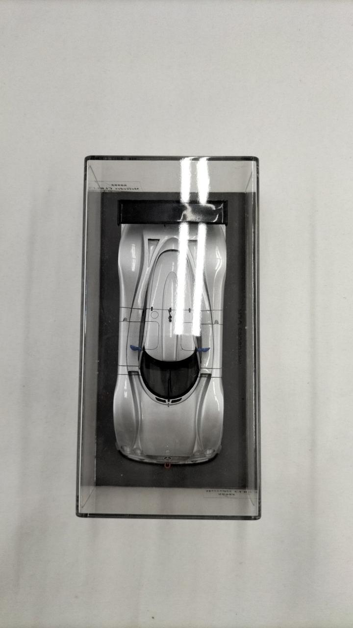 Laden Sie das Bild in Galerie -Viewer, SPARK MINIMAX MERCEDES CLR 1/43 Scale Car– Used