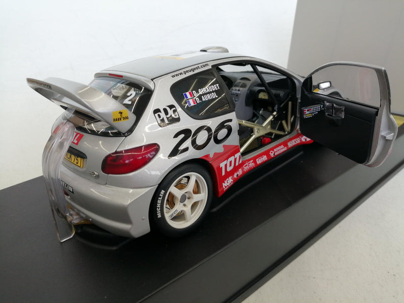 Laden Sie das Bild in Galerie -Viewer, AUTOart 1/18 PEUGEOT 206 WRC 2001 RALLY CATALUNYA #2 (Silver/Red)– Used