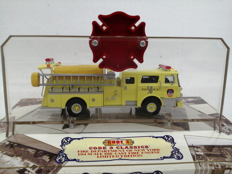 Load image into Gallery viewer, CODE 3 COLLECTIBLES 1/64 FIRE DEPARTMENT OF NEW YORK Diecast Model– Used