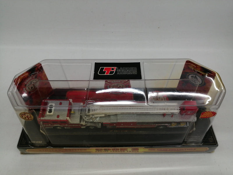 Laden Sie das Bild in Galerie -Viewer, CODE 3 1/64 CITY OF LOS ANGELES AERIAL LADDER Diecast Model– Used