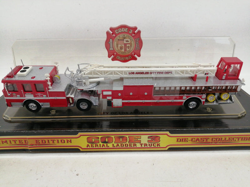 Laden Sie das Bild in Galerie -Viewer, CODE 3 1/64 CITY OF LOS ANGELES AERIAL LADDER Diecast Model– Used