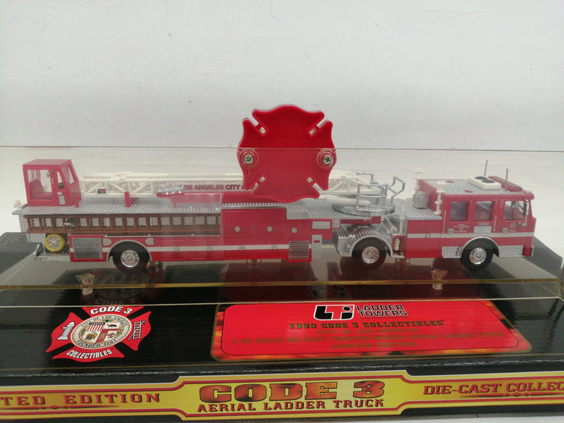 Laden Sie das Bild in Galerie -Viewer, CODE 3 1/64 CITY OF LOS ANGELES AERIAL LADDER Diecast Model– Used