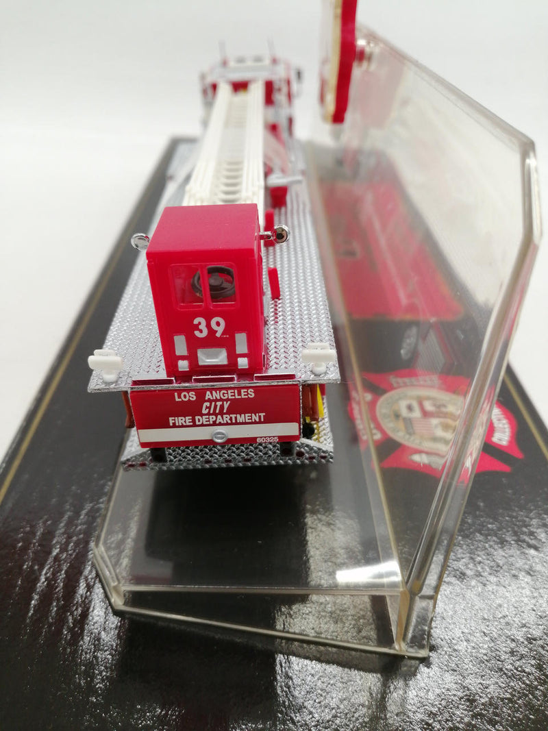 Laden Sie das Bild in Galerie -Viewer, CODE 3 1/64 CITY OF LOS ANGELES AERIAL LADDER Diecast Model– Used