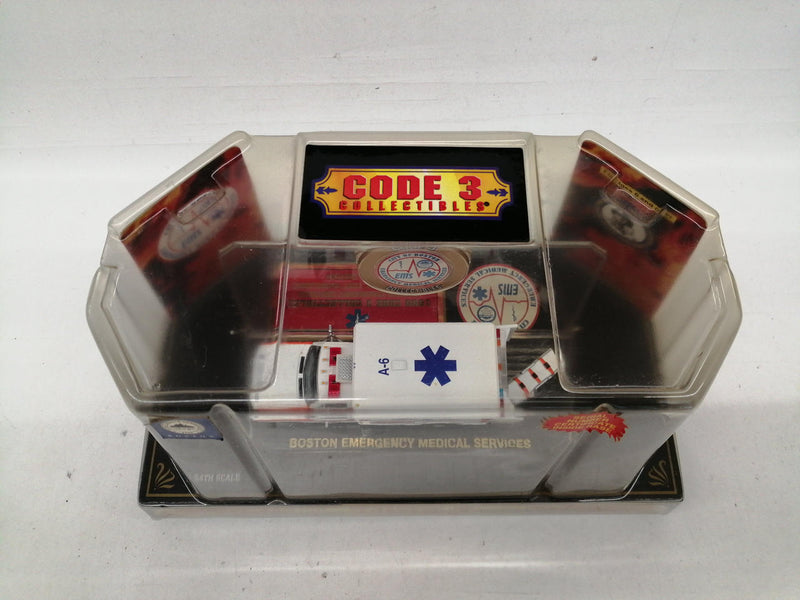 Laden Sie das Bild in Galerie -Viewer, CODE 3 COLLECTIBLES BOSTON AMBULANCE NUMBER 6 1/64 Diecast Model– Used