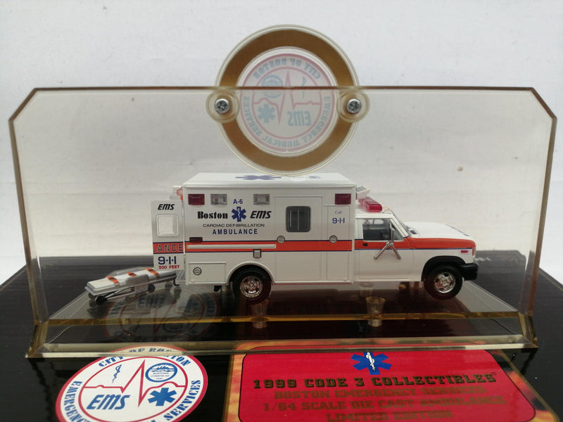 Laden Sie das Bild in Galerie -Viewer, CODE 3 COLLECTIBLES BOSTON AMBULANCE NUMBER 6 1/64 Diecast Model– Used