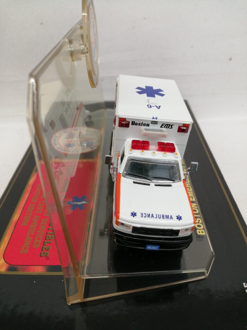Laden Sie das Bild in Galerie -Viewer, CODE 3 COLLECTIBLES BOSTON AMBULANCE NUMBER 6 1/64 Diecast Model– Used