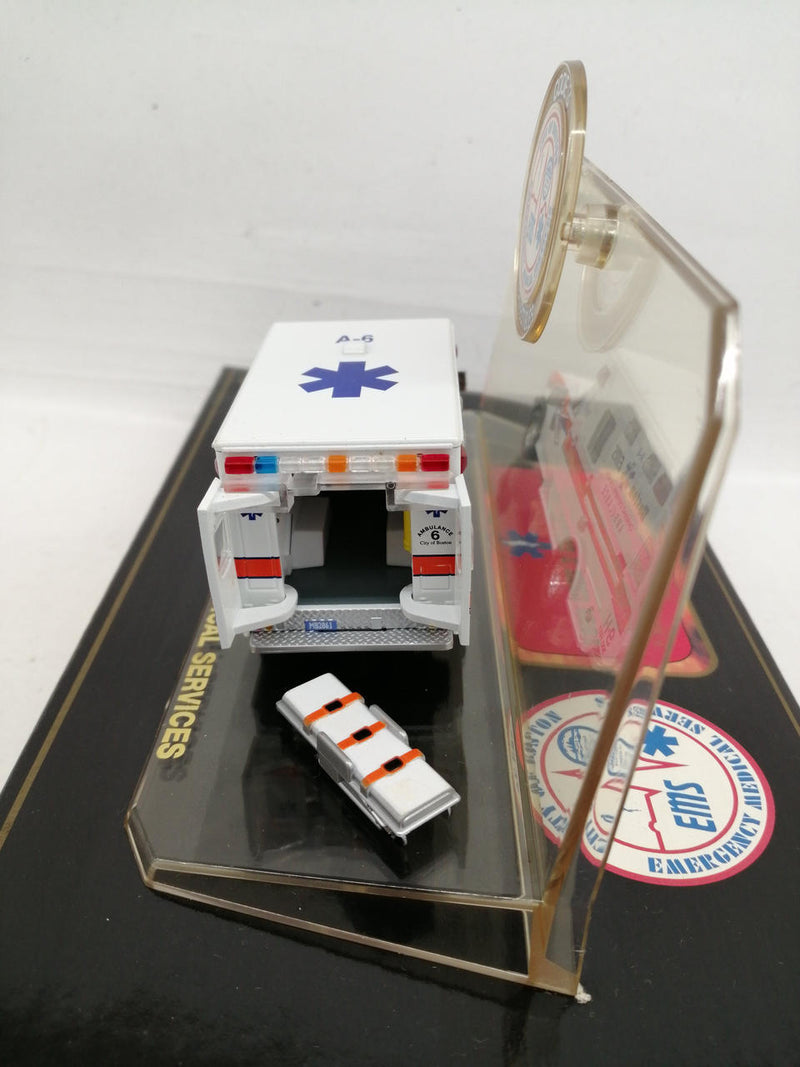Laden Sie das Bild in Galerie -Viewer, CODE 3 COLLECTIBLES BOSTON AMBULANCE NUMBER 6 1/64 Diecast Model– Used