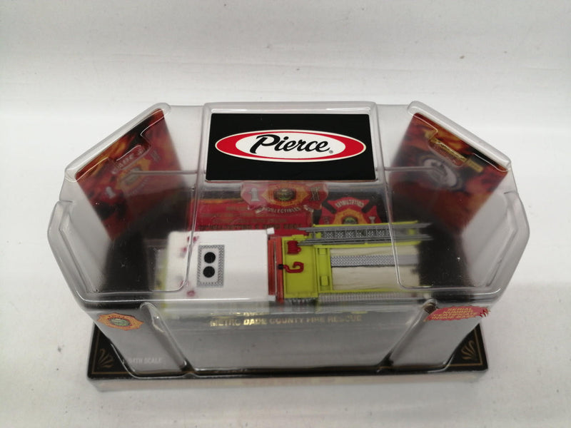 Laden Sie das Bild in Galerie -Viewer, CODE 3 1/64 METRO DADE COUNTY FIRE RESCUE Diecast Model– Used