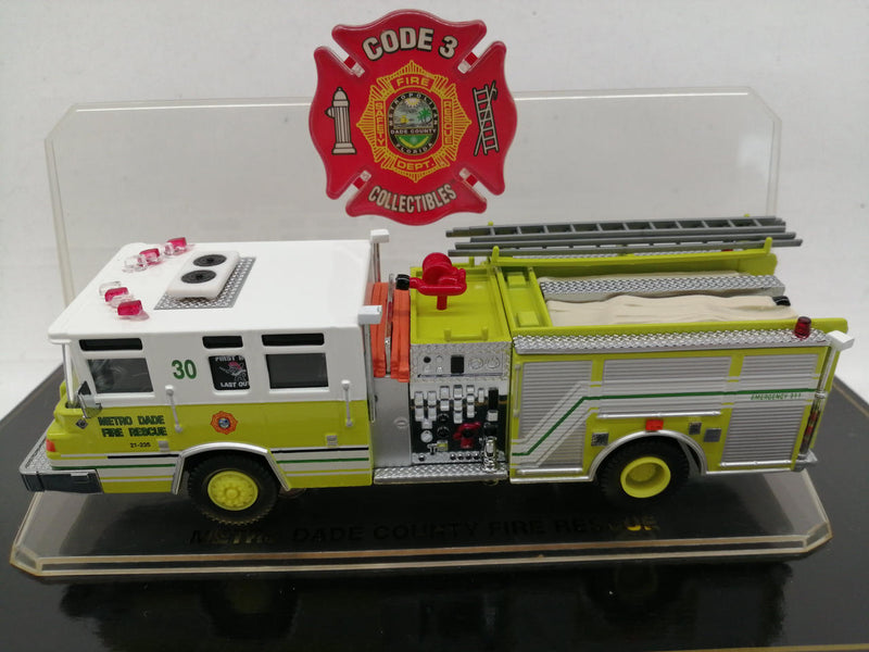 Laden Sie das Bild in Galerie -Viewer, CODE 3 1/64 METRO DADE COUNTY FIRE RESCUE Diecast Model– Used