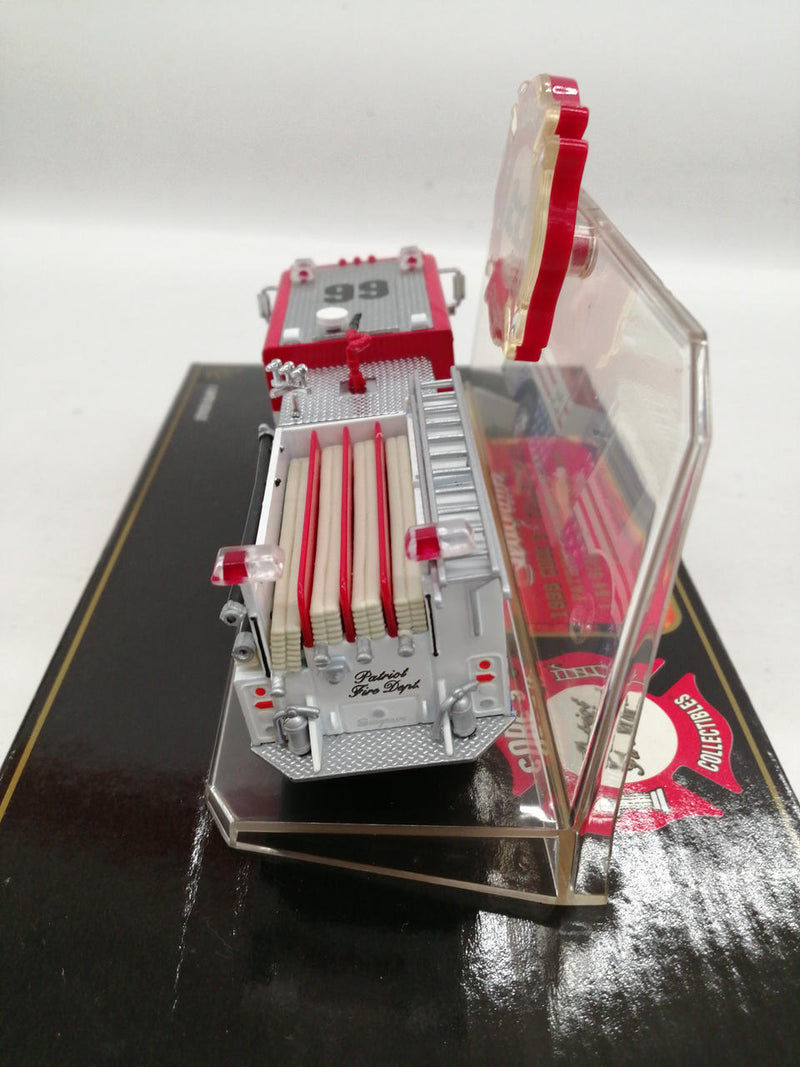 Laden Sie das Bild in Galerie -Viewer, CODE 3 1/64 PATRIOT FIRE DEPARTMENT Diecast Model– Used