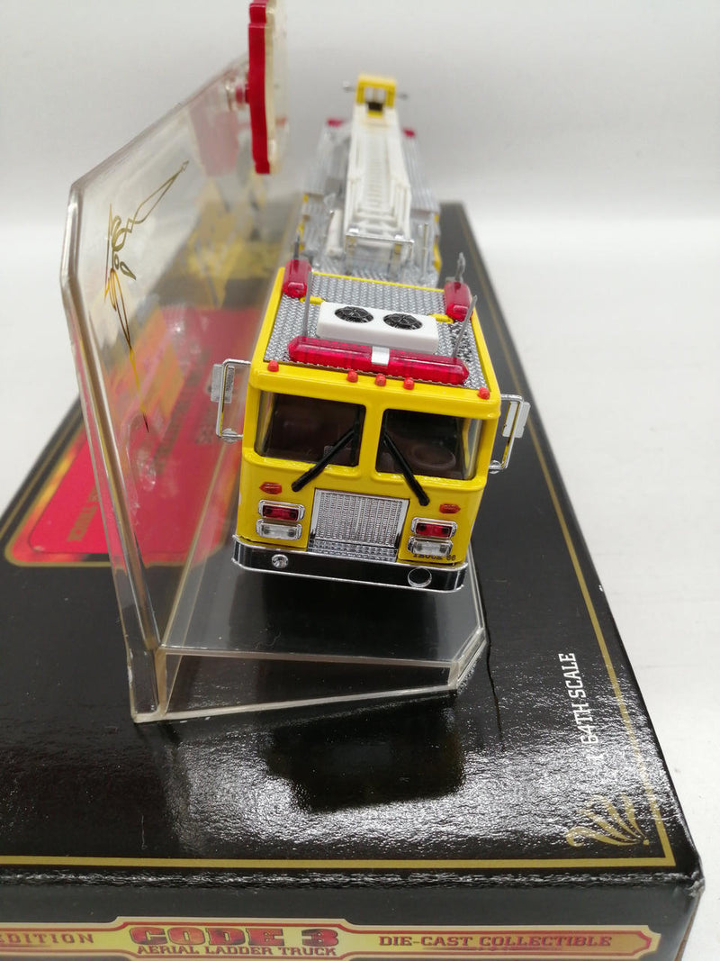 Laden Sie das Bild in Galerie -Viewer, CODE 3 1/64 CHINO VALLEY INDEPENDENT Fire Engine Diecast Model– Used