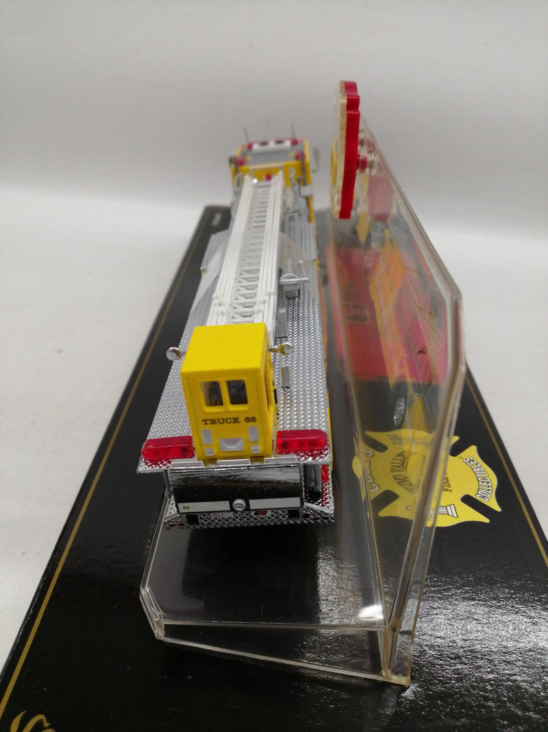 Laden Sie das Bild in Galerie -Viewer, CODE 3 1/64 CHINO VALLEY INDEPENDENT Fire Engine Diecast Model– Used