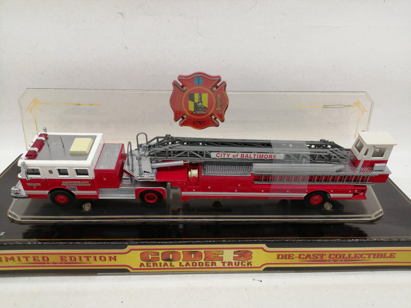 Laden Sie das Bild in Galerie -Viewer, CODE 3 1/64 CITY OF BALTIMORE AERIAL LADDER TRUCK Diecast Model– Used