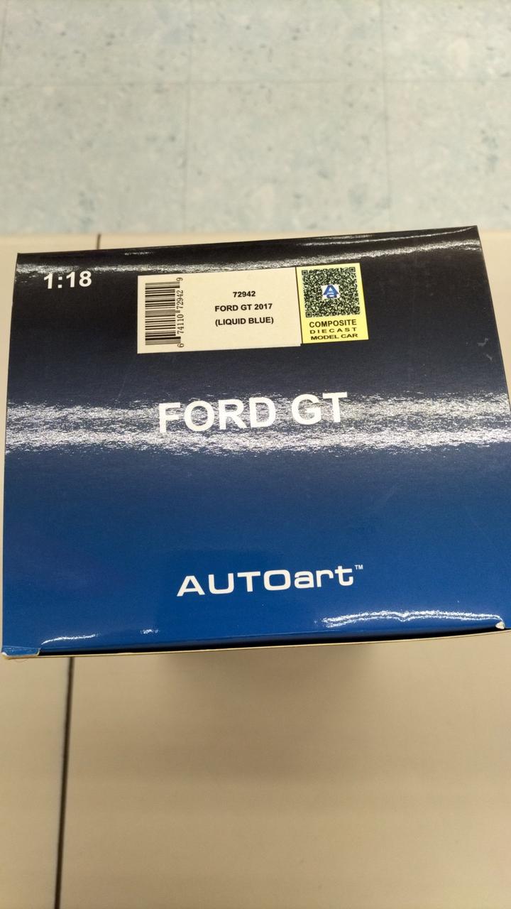 Load image into Gallery viewer, AUTOart Ford GT 2017 Diecast Car 1/18 Scale– Used