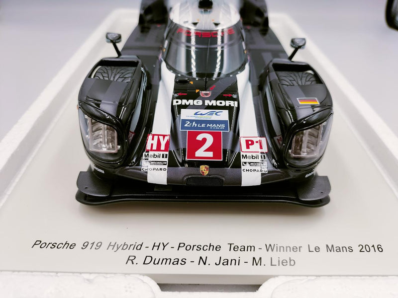 Laden Sie das Bild in Galerie -Viewer, SPARK Porsche 919 Hybrid Le Mans 2016 1/18 Diecast Car– Used