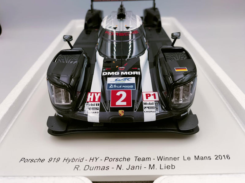 Laden Sie das Bild in Galerie -Viewer, SPARK Porsche 919 Le Mans 2016 1/18 Diecast Car– Used