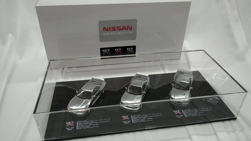 Cargue la imagen en el visor de la galería, EBBRO KWAM0-22003 MOTUL AUTECH GT-R 1/43 Scale Model Car– Used