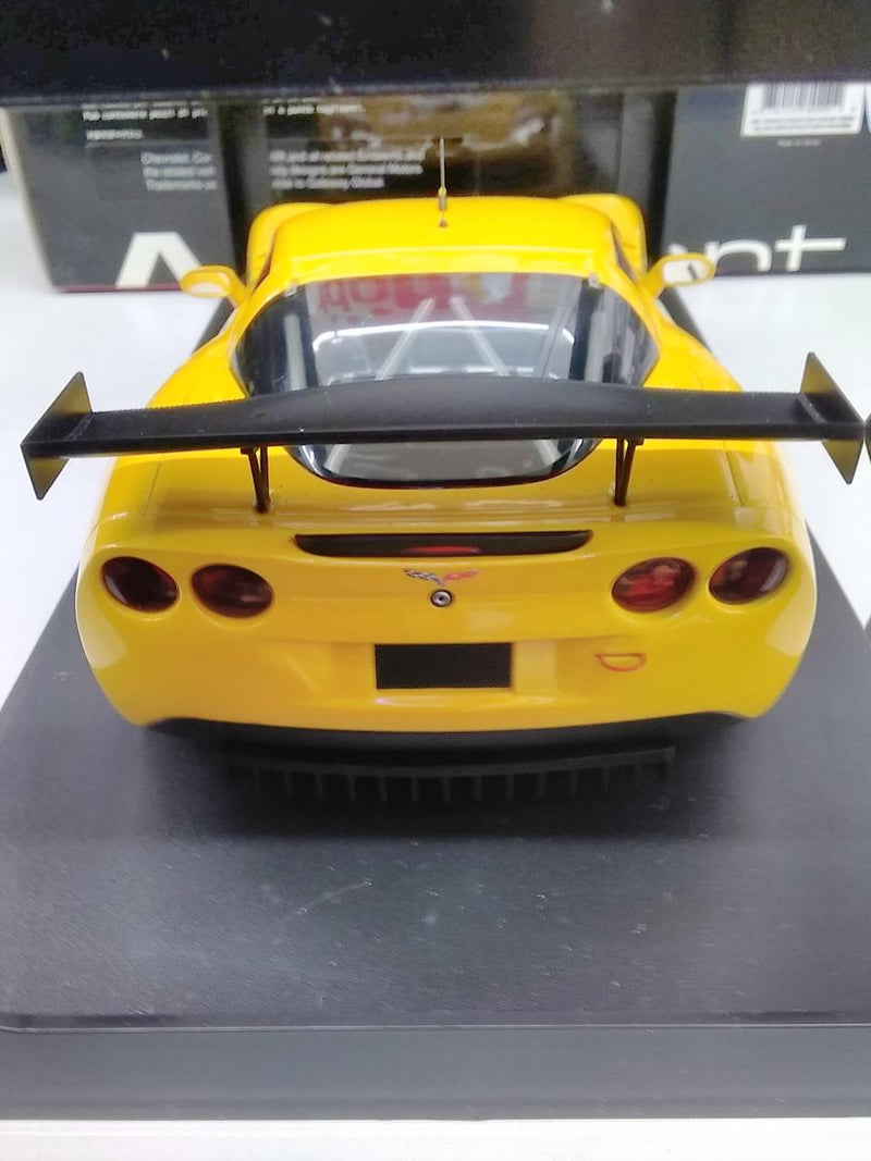 Cargue la imagen en el visor de la galería, AUTOart Chevrolet Corvette Plain Body (Yellow) 1/18 Scale Car– Used