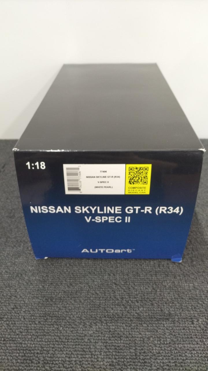 Load image into Gallery viewer, AUTOart Nissan Skyline 1/18 Scale Model Car– Used