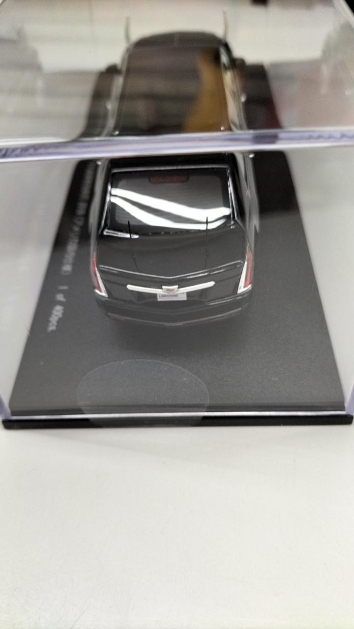 Cargue la imagen en el visor de la galería, RAI'S Cadillac "The Beast" Presidential Limousine 2019 1/43 Diecast– Used