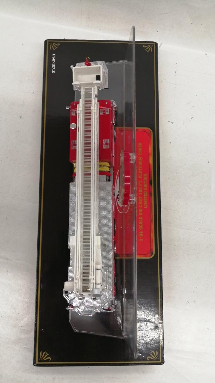 Carica immagine in Galleria Viewer, CODE 3 12910 ELSMERE FIRE DEPT T30 1/64 Diecast Model– Used