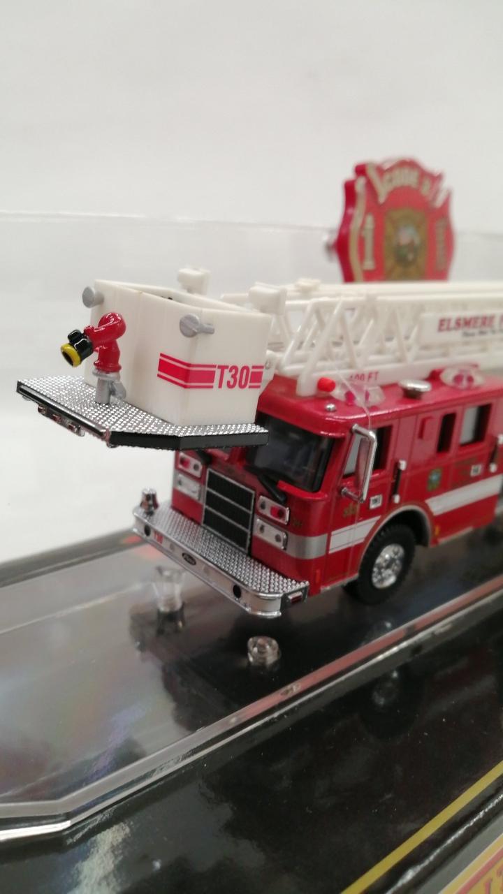 Carica immagine in Galleria Viewer, CODE 3 12910 ELSMERE FIRE DEPT T30 1/64 Diecast Model– Used