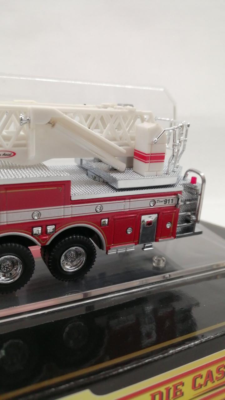 Carica immagine in Galleria Viewer, CODE 3 12910 ELSMERE FIRE DEPT T30 1/64 Diecast Model– Used
