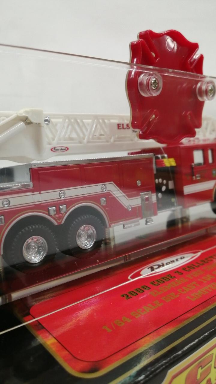 Carica immagine in Galleria Viewer, CODE 3 12910 ELSMERE FIRE DEPT T30 1/64 Diecast Model– Used