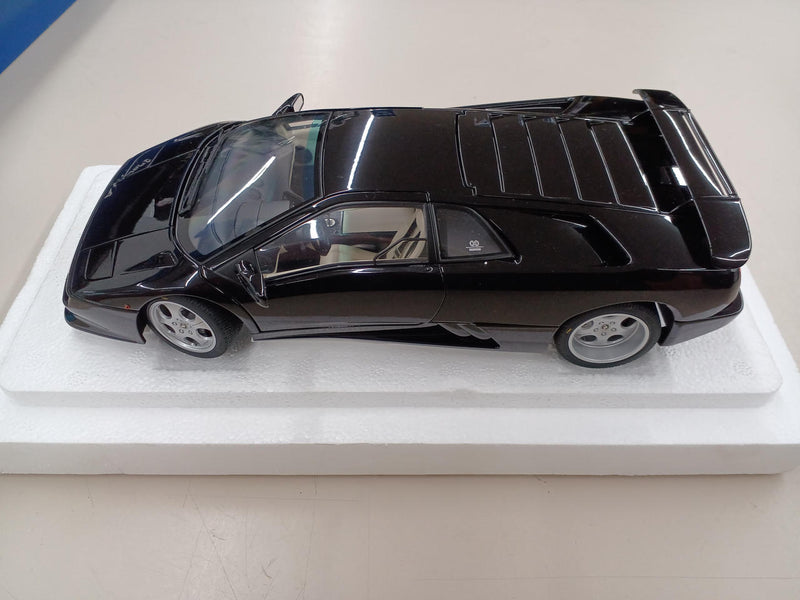 Load image into Gallery viewer, AUTOart LAMBORGHINI DIABLO SE30 1/18 Scale Model Car– Used