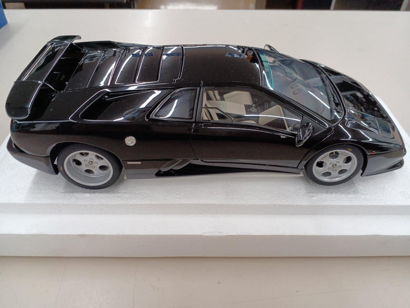 Load image into Gallery viewer, AUTOart LAMBORGHINI DIABLO SE30 1/18 Scale Model Car– Used