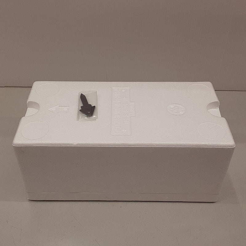Load image into Gallery viewer, AUTOart Nissan Skyline GT-R (R34) V-SPEC 1/18 Scale Car– Used
