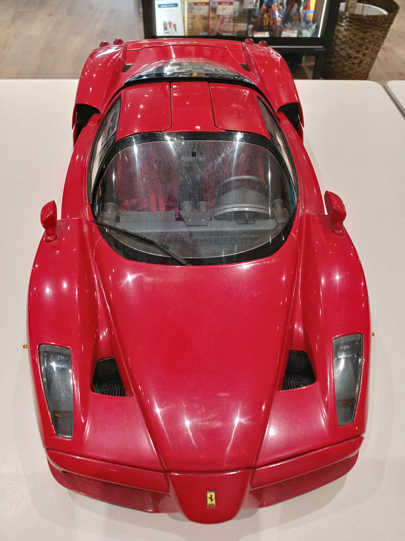 Load image into Gallery viewer, GRANI & PARTNERS Enzo Ferrari 1/10 Scale Model Car– Used
