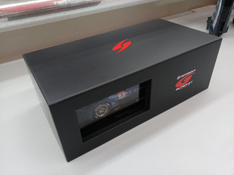 Laden Sie das Bild in Galerie -Viewer, SPARK Calsonic IMPUL Z 1/18 Scale Model Car– Used