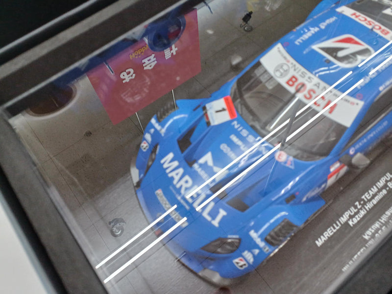 Laden Sie das Bild in Galerie -Viewer, SPARK Calsonic IMPUL Z 1/18 Scale Model Car– Used