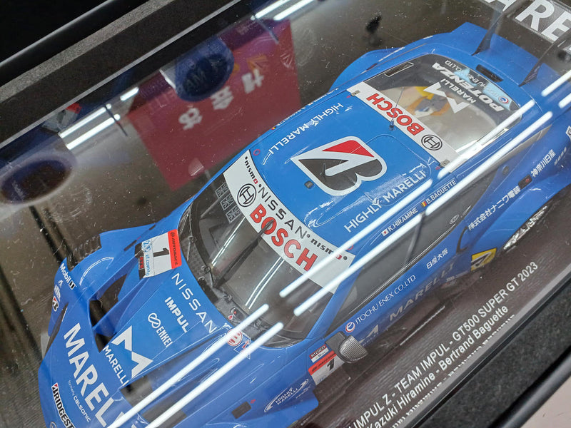 Laden Sie das Bild in Galerie -Viewer, SPARK Calsonic IMPUL Z 1/18 Scale Model Car– Used
