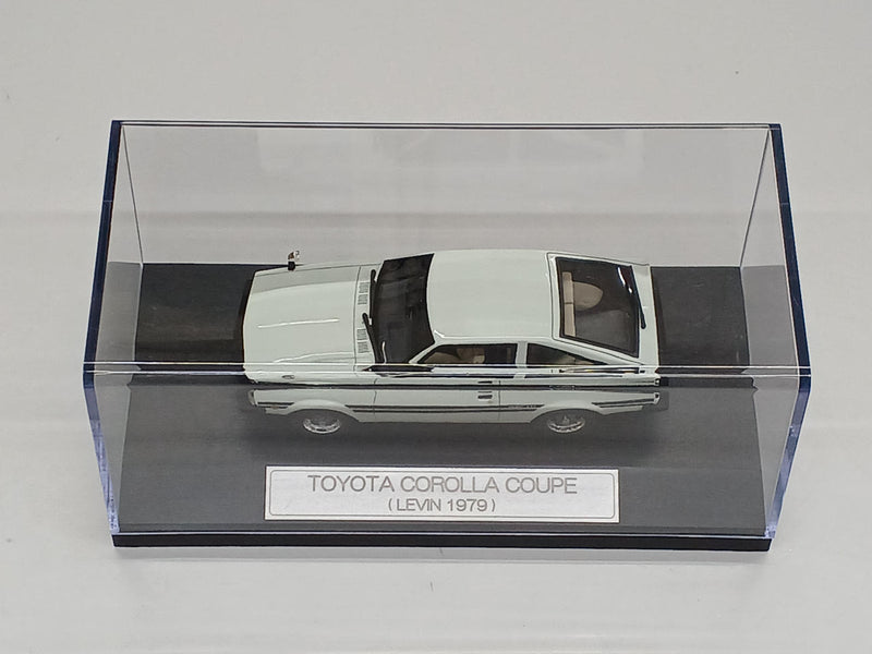 Laden Sie das Bild in Galerie -Viewer, INTERALLIED/HI-STORY HS057WH TOYOTA COROLLA LEVIN (SL MORITZ WHITE) 1/43– Used