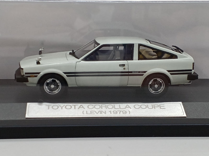 Laden Sie das Bild in Galerie -Viewer, INTERALLIED/HI-STORY HS057WH TOYOTA COROLLA LEVIN (SL MORITZ WHITE) 1/43– Used
