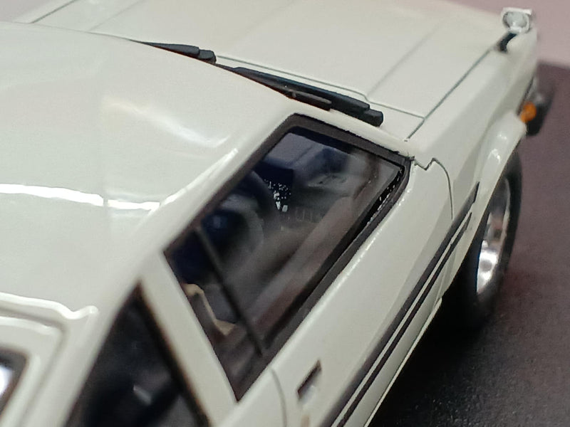 Laden Sie das Bild in Galerie -Viewer, INTERALLIED/HI-STORY HS057WH TOYOTA COROLLA LEVIN (SL MORITZ WHITE) 1/43– Used