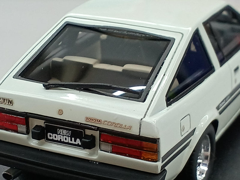 Laden Sie das Bild in Galerie -Viewer, INTERALLIED/HI-STORY HS057WH TOYOTA COROLLA LEVIN (SL MORITZ WHITE) 1/43– Used