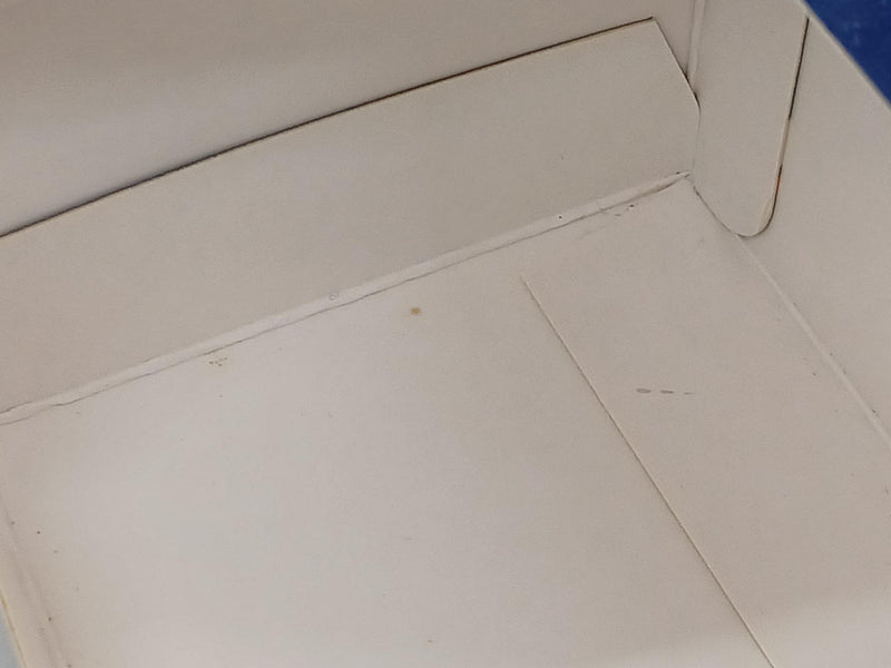 Laden Sie das Bild in Galerie -Viewer, INTERALLIED/HI-STORY HS057WH TOYOTA COROLLA LEVIN (SL MORITZ WHITE) 1/43– Used