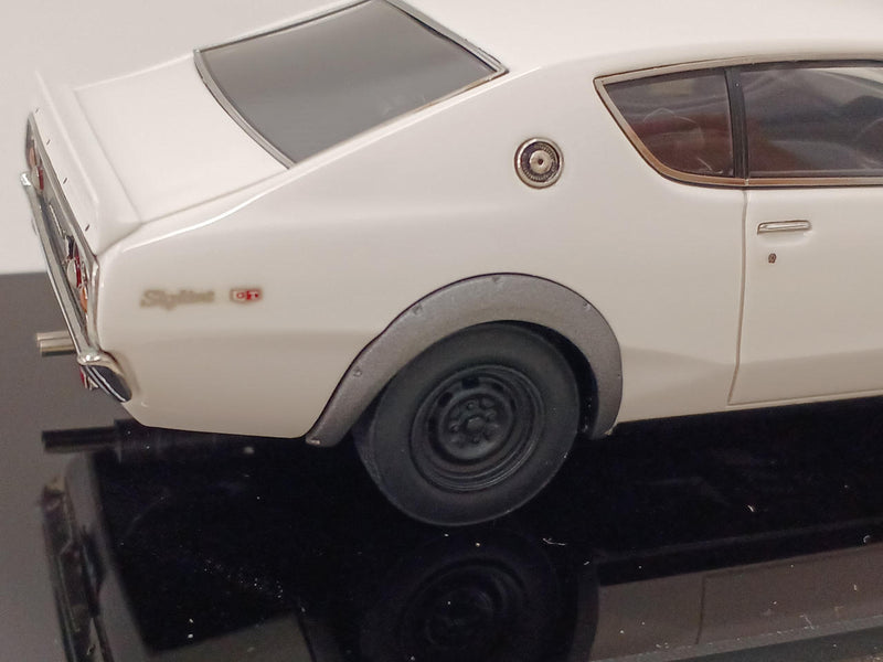 Laden Sie das Bild in Galerie -Viewer, MAKE UP EM394A NISSAN SKYLINE 1/43 Scale Model Car– Used